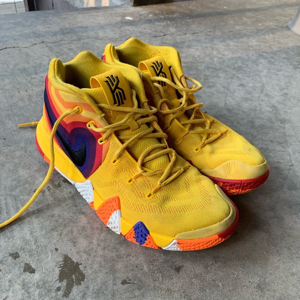 Kyrie 4 70s size 10.5
